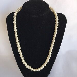 Imitation pearl stretch necklace